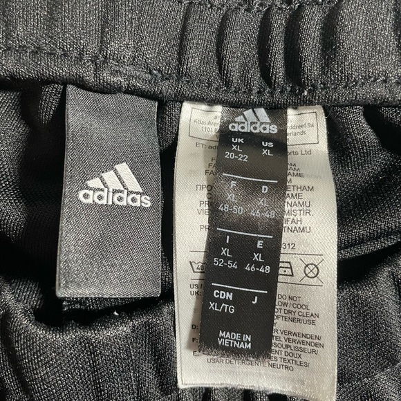 These stylish joggers will be the perfect addition to your closet - Picture 2 of 6